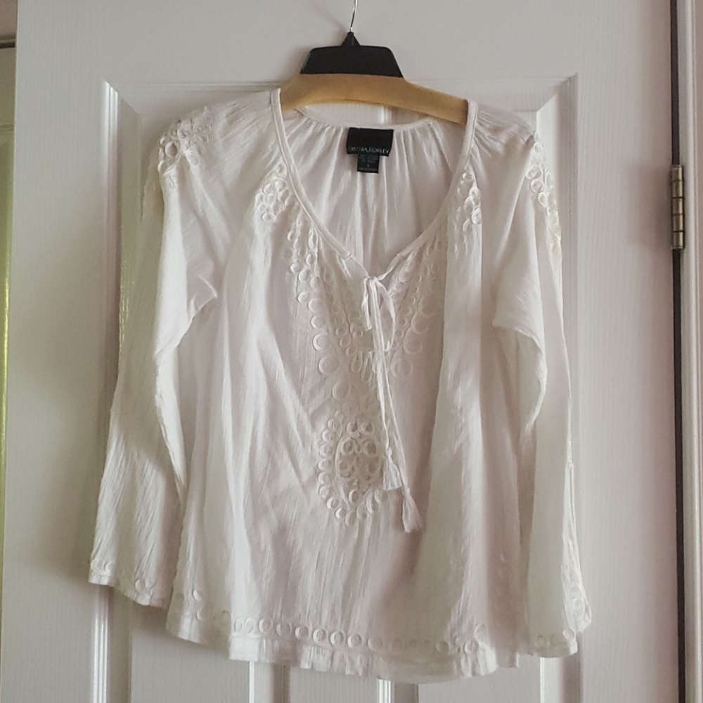 Beautiful white shirt - Picture 1 of 4
